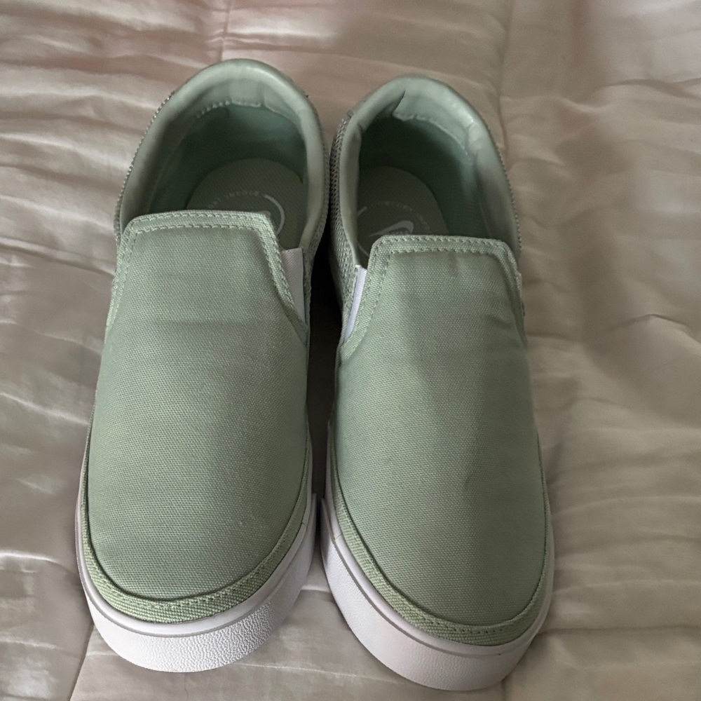 Women’s Nike Court Legacy Slip On. Size 10. NWT